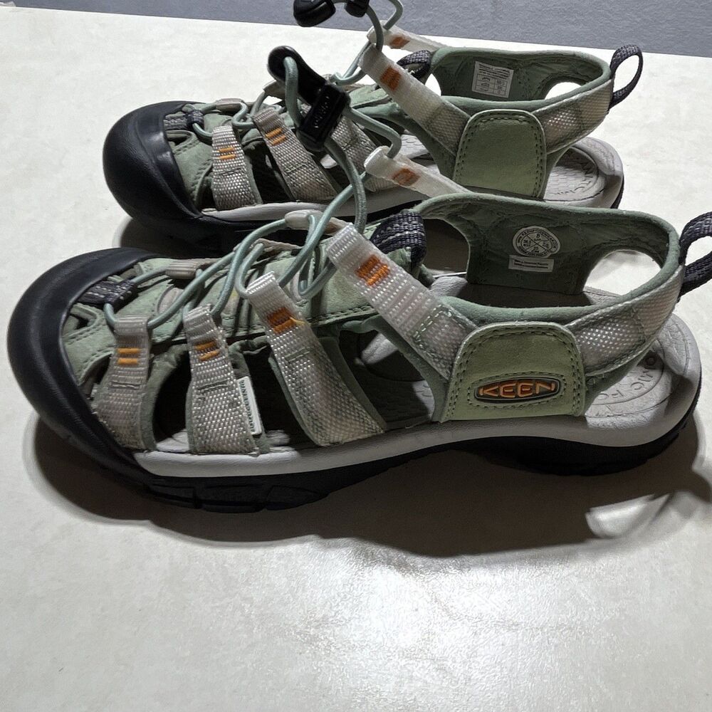 KEEN Women’s Size 8 Green Gray Closed Toe Bungee Hiking Sport Sandals